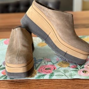 Platform suede clogs *nakedfeet* size 9
